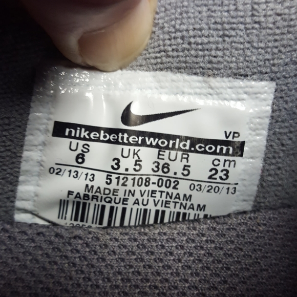 Women's Nike grey athletic shoes size 6 - Picture 8 of 8